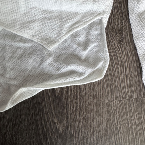 RW&CO White Textured Blouse with Crochet Cuffs – Size Small - Picture 4 of 7